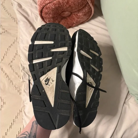 Women’s Nike - Picture 4 of 4